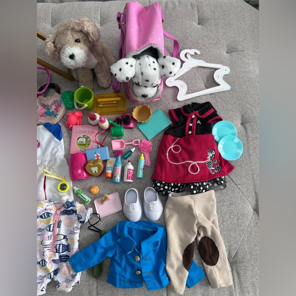 EUC MASSIVE LOT OF OUR GENERATION, DOLL CLOTHING, ACCESSORIES, DOGS, PLAY ITEMS - Picture 7 of 8